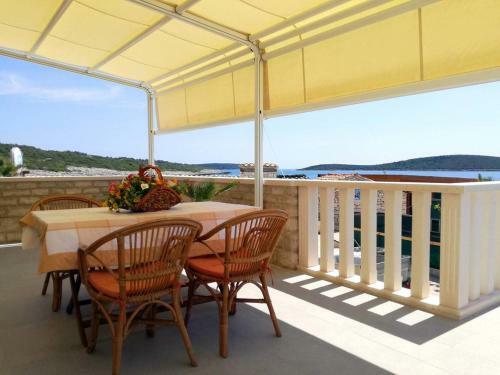 Apartments By The Sea Rukavac (vis) - 15369