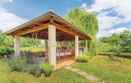 One-bedroom Apartment In Viskovo