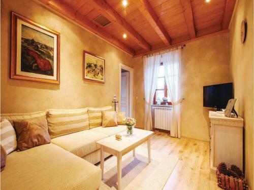 Four-bedroom Holiday Home In Vitaljina