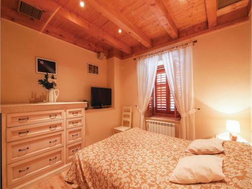 Four-bedroom Holiday Home In Vitaljina