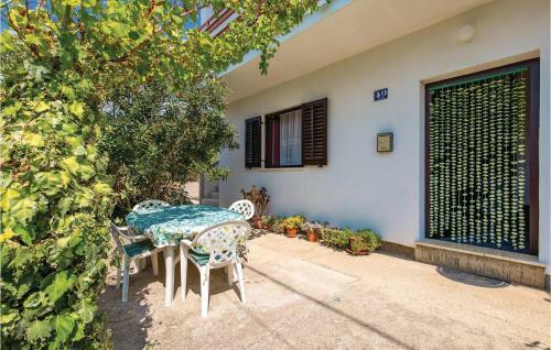 One-bedroom Apartment In Vlasici