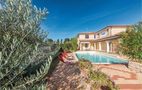 Four-bedroom Holiday Home In Vodnjan