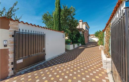 Four-bedroom Holiday Home In Vodnjan