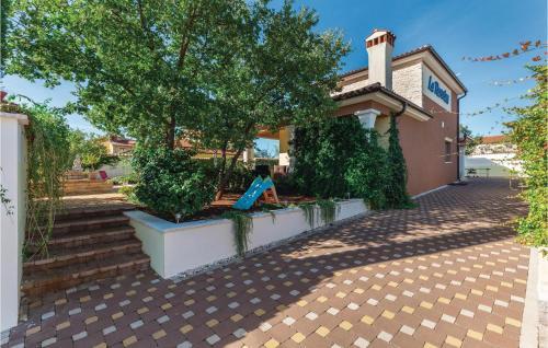 Four-bedroom Holiday Home In Vodnjan