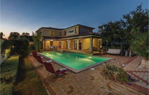 Four-bedroom Holiday Home In Vodnjan