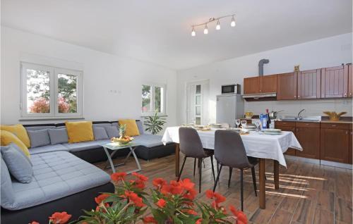 Three-bedroom Holiday Home In Vodnjan