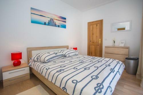 Three-bedroom Apartment Mir With Private Infinity Pool