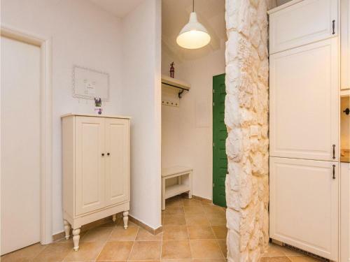 Two-bedroom Holiday Home In Vrana