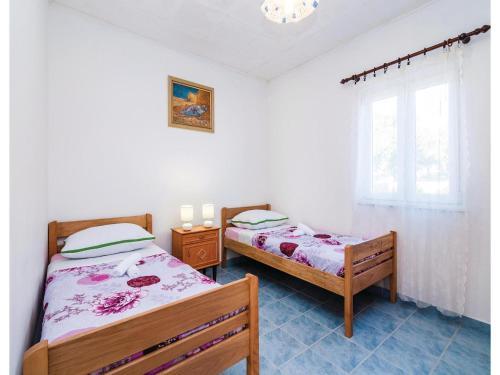 Two-bedroom Holiday Home In Vrana