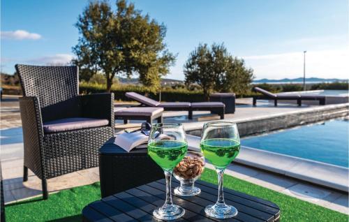 Six-bedroom Holiday Home In Vrana