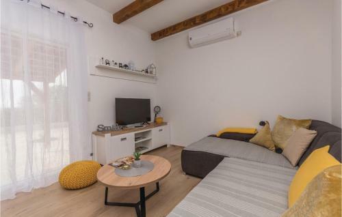 Four-bedroom Holiday Home In Vrana