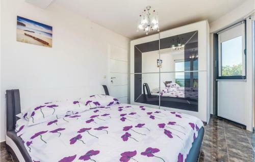 Two-bedroom Apartment In Vrh