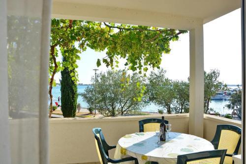 Apartments By The Sea Vrsi - Mulo (zadar) - 12519
