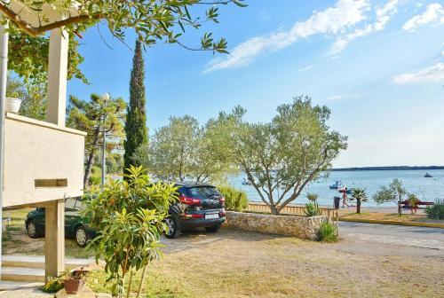 Apartments By The Sea Vrsi - Mulo (zadar) - 12519