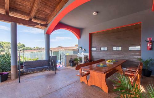 Hostal Sea View Apartments With Private Pool