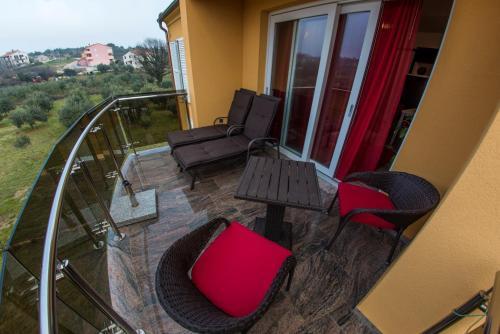 Apartamentos Pomer Port Marina