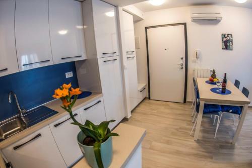 Apartamentos Pomer Port Marina