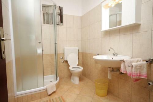 Apartments And Rooms With Parking Space Porec - 6917