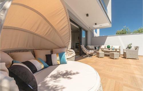 Four-bedroom Holiday Home In Cervar