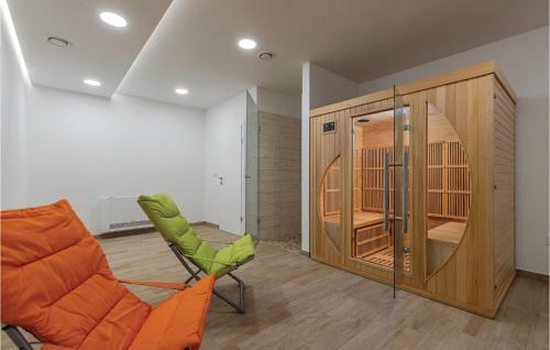 Four-bedroom Holiday Home In Cervar