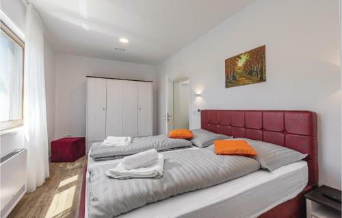 Four-bedroom Holiday Home In Cervar