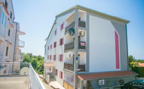 Nice Apartment Branka Close To Beach In Porec