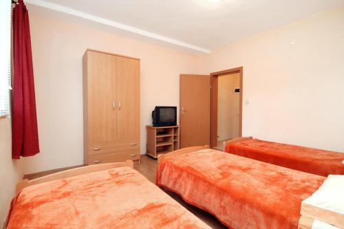 Apartments By The Sea Posedarje (novigrad) - 6240