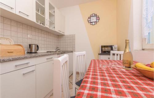 One-bedroom Apartment In Posedarje
