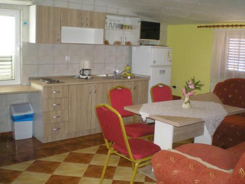 Hostal Pansion Adria Haus