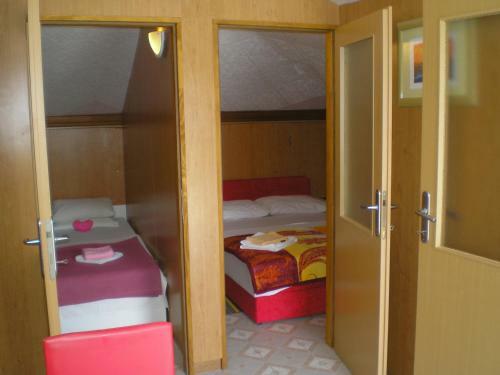 Hostal Pansion Adria Haus