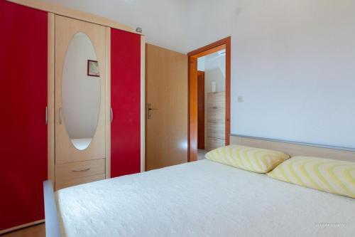 Apartments By The Sea Posedarje (novigrad) - 6190