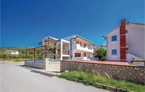 Three-bedroom Apartment In Povile