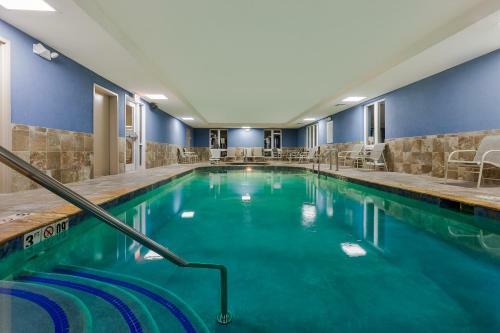Holiday Inn Express Hotel & Suites Salina
