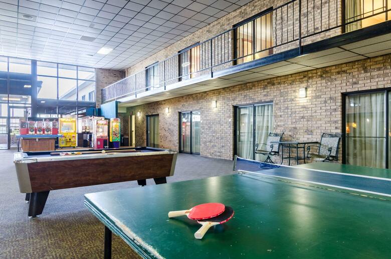 Hotel Sunflower Inn & Suites