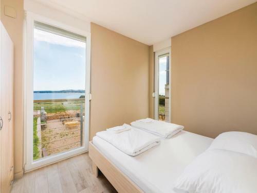 Three-bedroom Apartment In Povljana