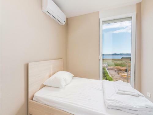 Three-bedroom Apartment In Povljana