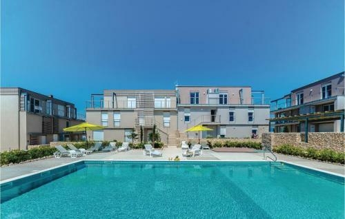 Three-bedroom Apartment In Povljana