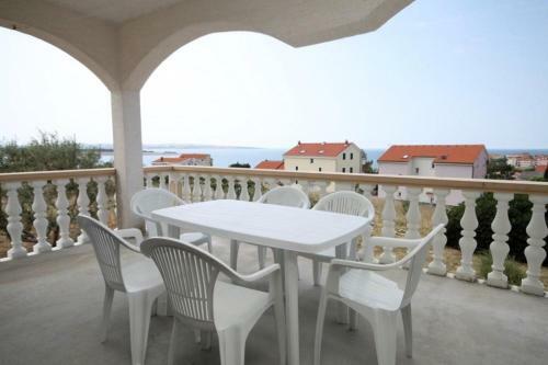 Apartment Povljana 224e