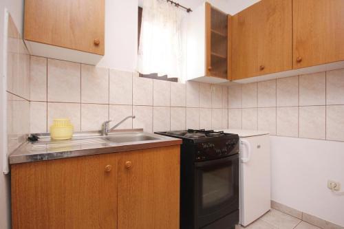 Apartment Povljana 9405b