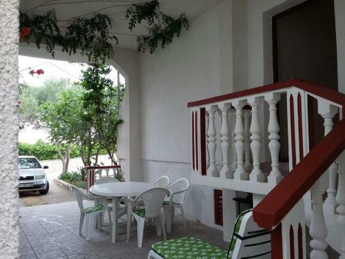 Apartment Povljana 6468a
