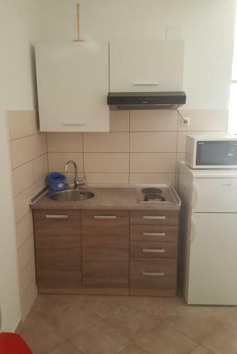 Apartment Povljana 6468a