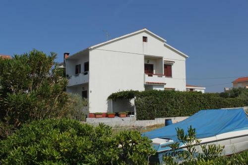 Apartment Povljana 6468a