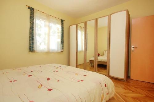 Apartment Povljana 9353a