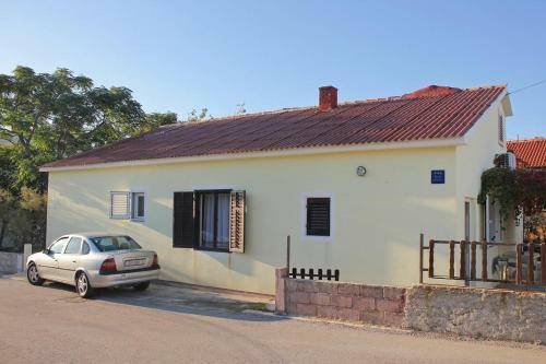 Apartment Povljana 9353a