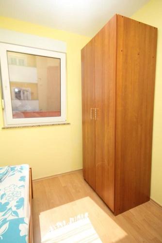 Apartment Povljana 7505c
