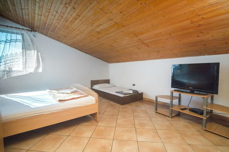 Apartments Crljenko