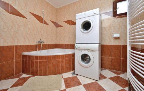 Apartments With A Parking Space Vlasici (pag) - 12766