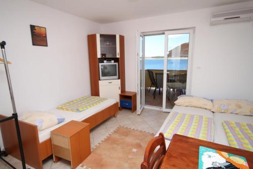 Apartment Povljana 3316d