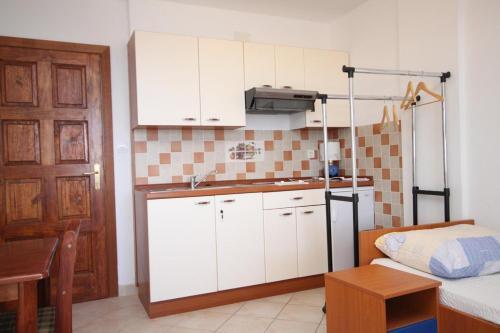 Apartment Povljana 3316d