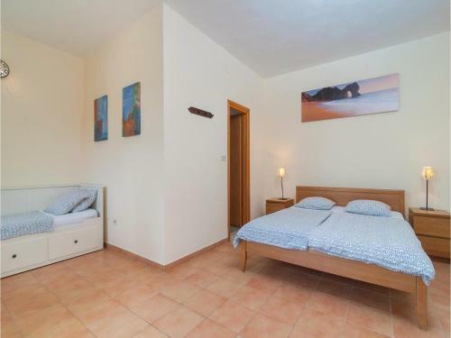 Four-bedroom Holiday Home In Praznica